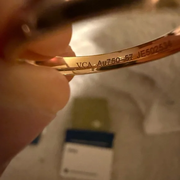 Van Cleef & Arpels Elegant Rose Gold Ring - Picture 7 of 8